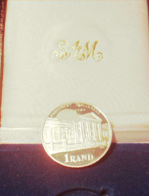 (((  CRAZY ONE RAND  )))...75 years  S .A . PARLIAMENT STERLING SILVER R1...( .PROOF )