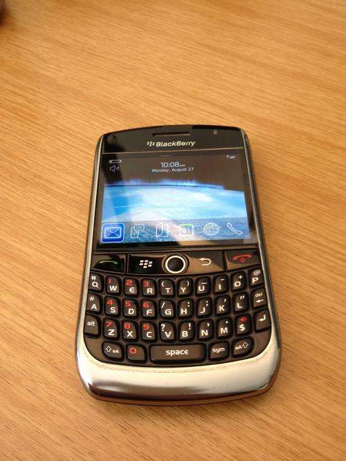 Blackberry Curve 8900 (+2GB SD CARD)