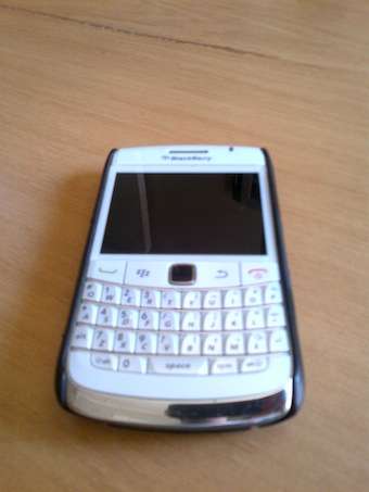 Blackberry Bold 9700 White