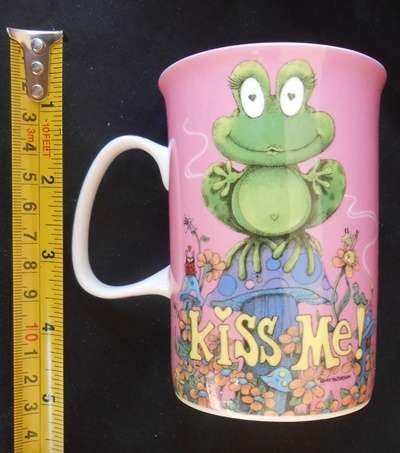 Novelty coffee mug with frog and kiss me design Ashdene porcelain new in box