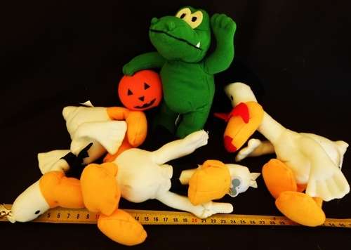 sitting ducks set of toys made for Mc Donalds 2002 price much reduced