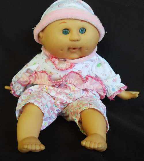cabbage patch doll by uneeda collectable