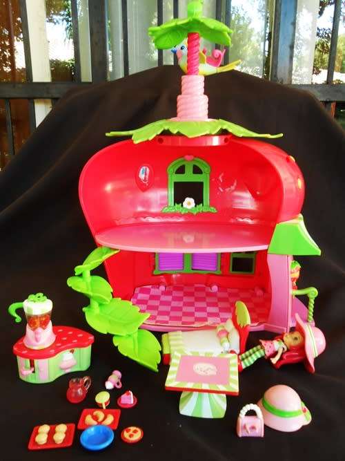 Strawberry Shortcake cafe set with accessories not complete for Kathy
