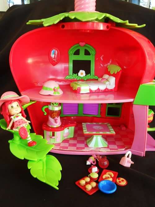 Strawberry Shortcake cafe set with accessories not complete for Kathy