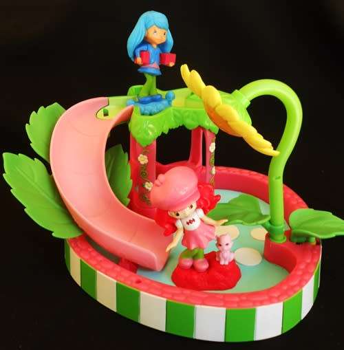 Strawberry Shortcake and friends playset with two figures