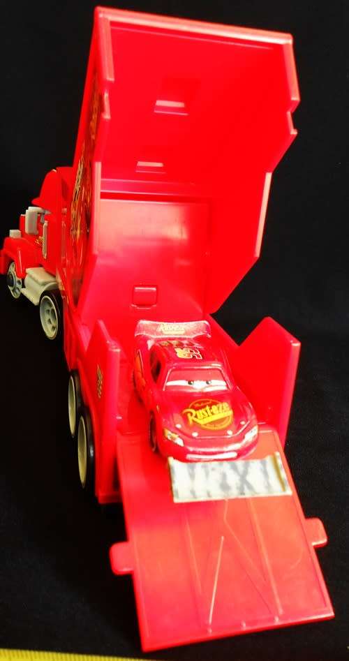 collectable Disney Pixar Cars 3 Mack Hauler with Rusteze Lightning McQueen