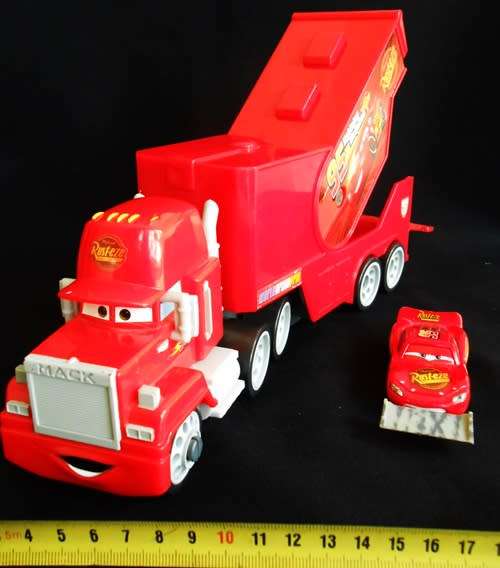 collectable Disney Pixar Cars 3 Mack Hauler with Rusteze Lightning McQueen
