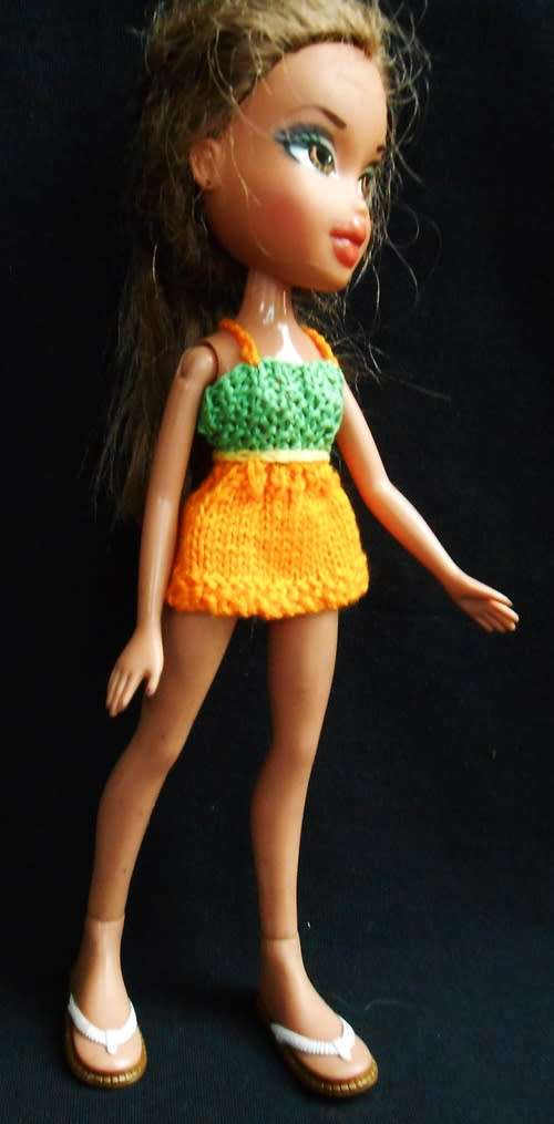 Bratz Girlz doll Yasmin with light brown hair brown eyes tanned look