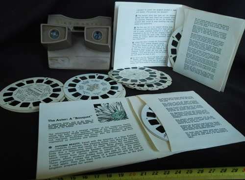 vintage View-Master viewer by Gaf with 5 sets of reels