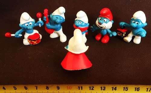 vintage collectable Peyo Smurf  6 Figures made for Schleich