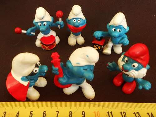 vintage collectable Peyo Smurf  6 Figures made for Schleich