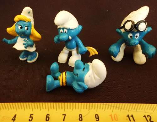 vintage collectable Peyo Smurf  4 Figures made for Schleich