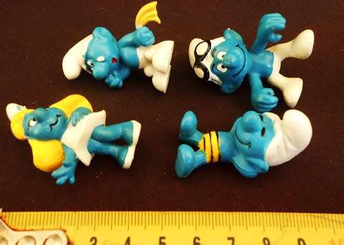 vintage collectable Peyo Smurf  4 Figures made for Schleich