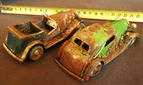 VINTAGE MINIC TOYS Windup Two cars for restoration by Tri Ang made in England