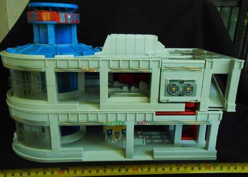 Vintage 1995 Lewis Galoob Toys, Micro Machines Super Auto World Playset