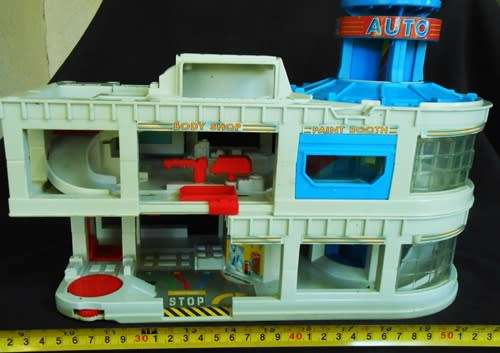 Vintage 1995 Lewis Galoob Toys, Micro Machines Super Auto World Playset