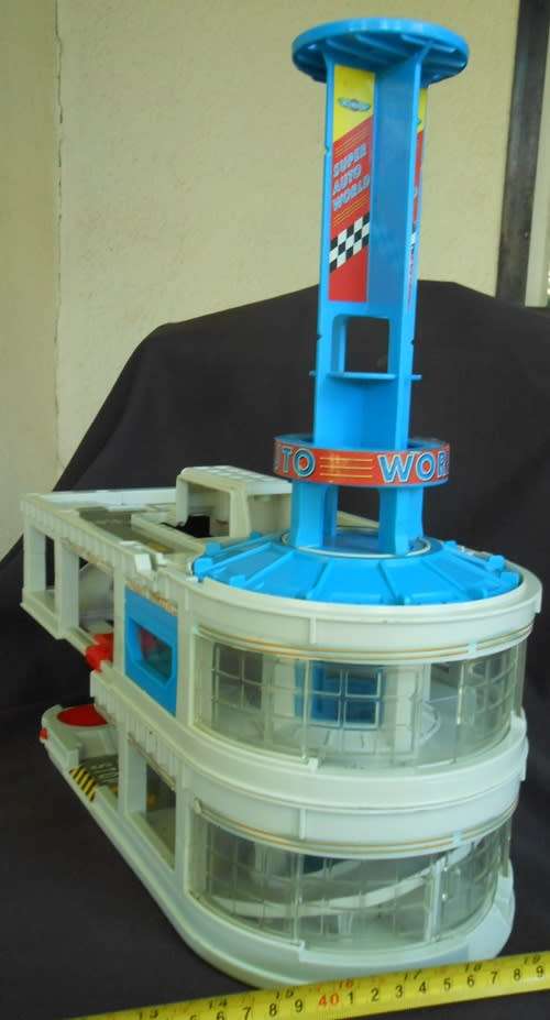 Vintage 1995 Lewis Galoob Toys, Micro Machines Super Auto World Playset