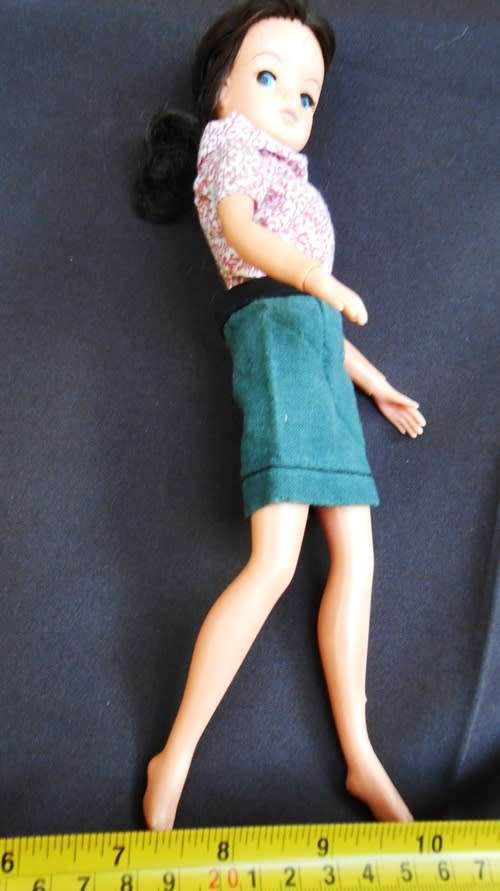 Collectable Vintage 1970s  Pedigree Sindy Doll 2 GEN 1077 033055X with dark hair