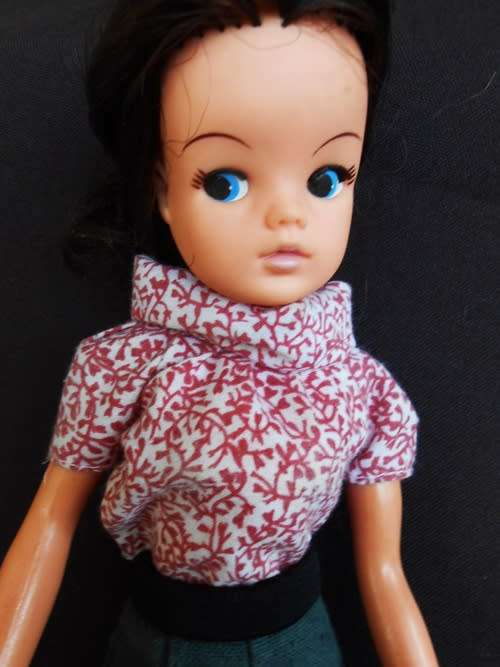 Collectable Vintage 1970s  Pedigree Sindy Doll 2 GEN 1077 033055X with dark hair