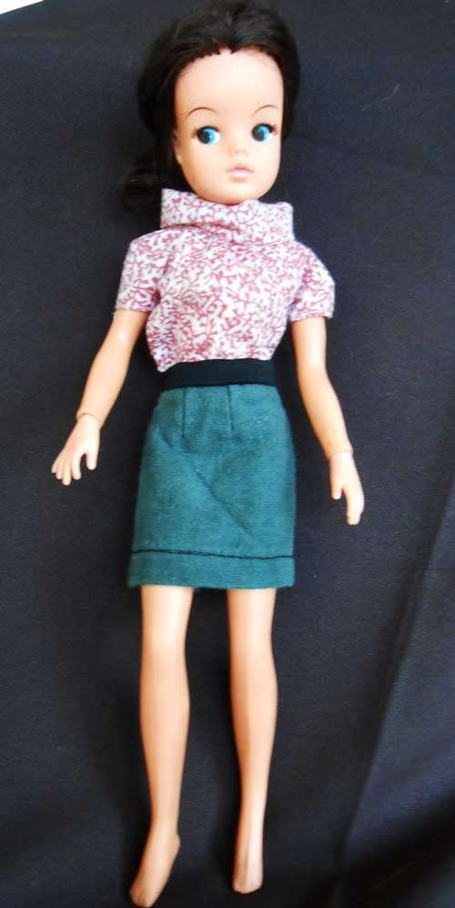 Collectable Vintage 1970s  Pedigree Sindy Doll 2 GEN 1077 033055X with dark hair