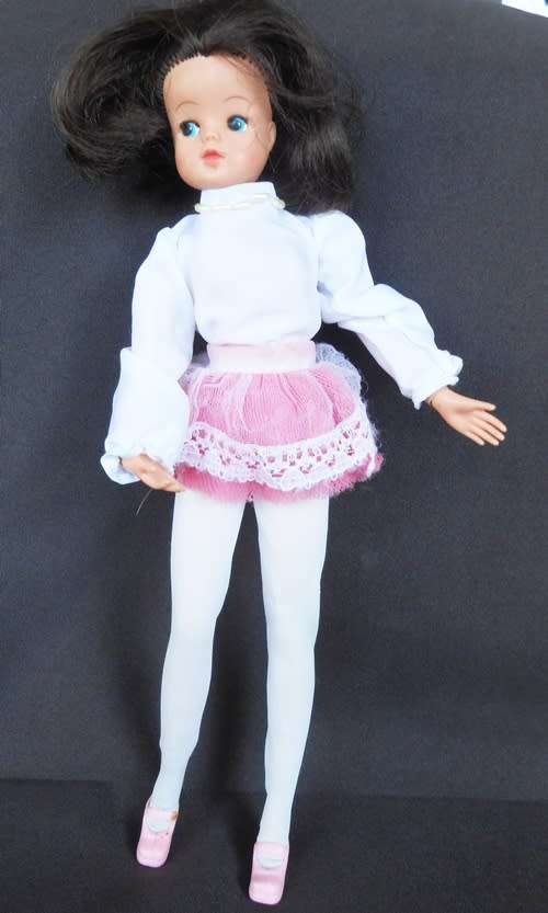 Vintage Sindy Doll Brunette made in Hong Kong