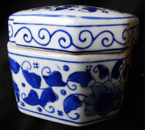 Blue and White porcelain Trinket Box  Replica of An Early Ming Dynasty Imperial Court Artifact