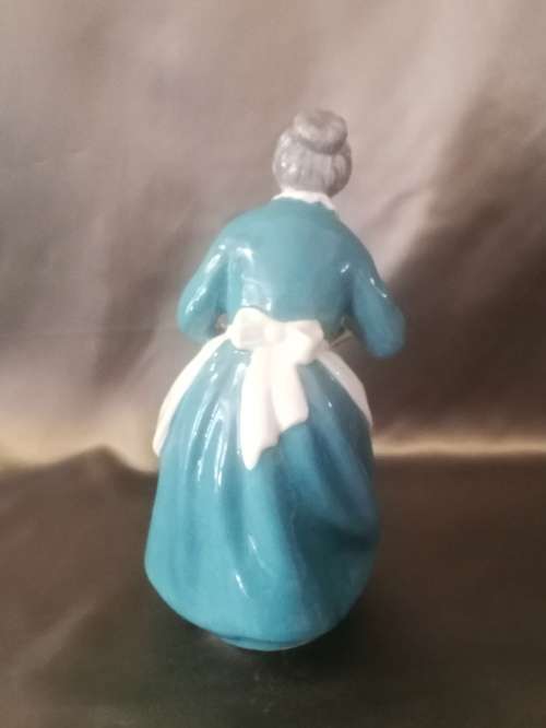Royal Doulton Figurine `Favorite`