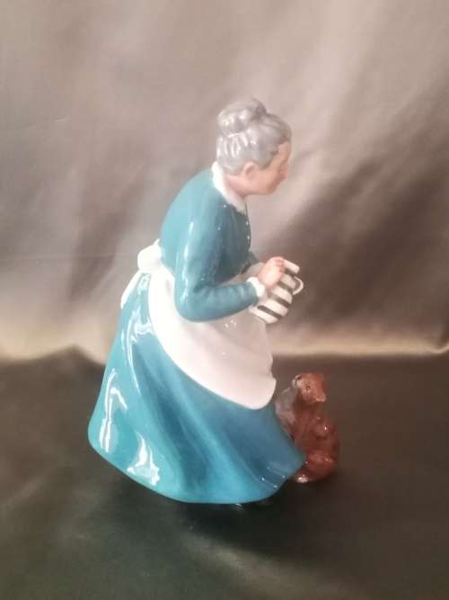 Royal Doulton Figurine `Favorite`