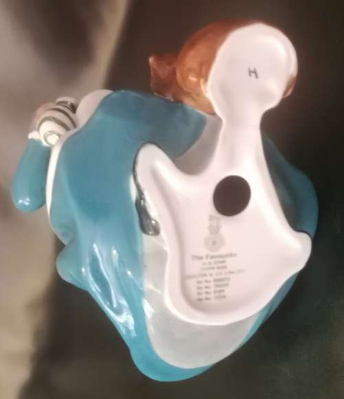 Royal Doulton Figurine `Favorite`