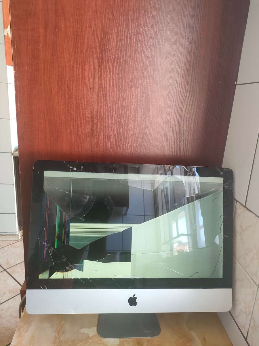 Apple iMac A1311 21.5` AiO Computer i5, 8gb, 500gb, cracked screen