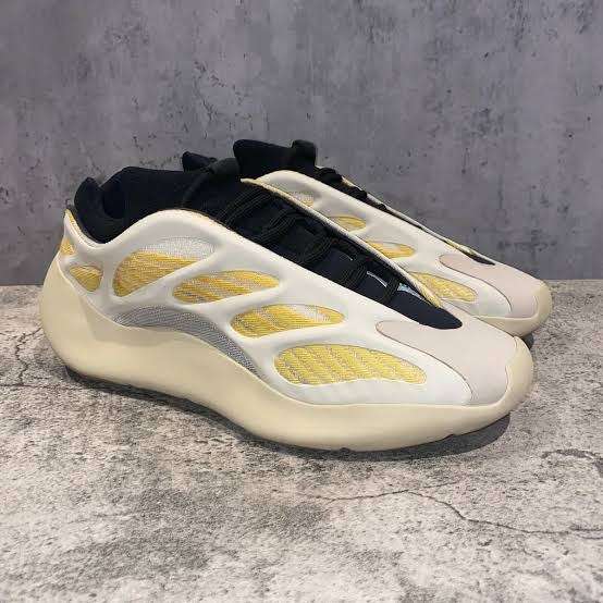 Original Adidas YEEZY 700 V3 Mono Safflower sneakers worth R9000