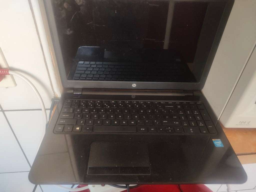 Very Beautiful Hp Laptop 4GB Ram  500GB HDD  Very Slim