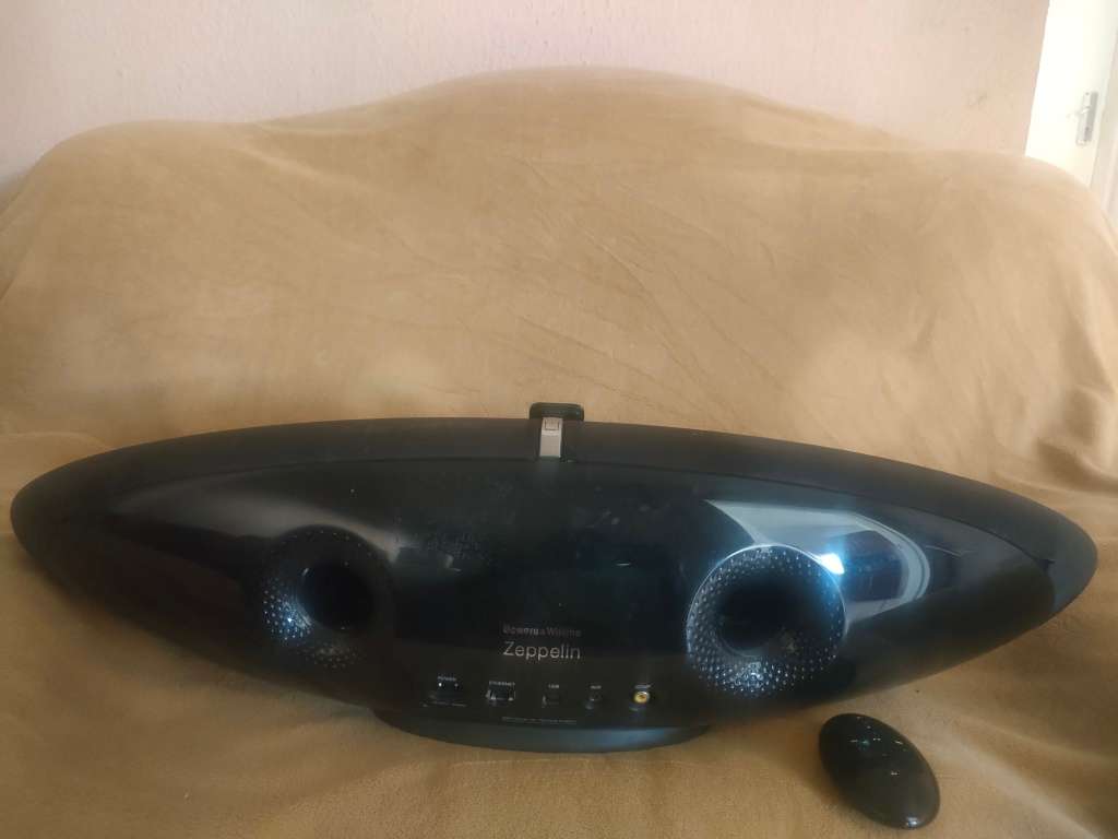 Bowers & Wilkins Zeppelin Air iPod speaker with Apple airplay, remote control included