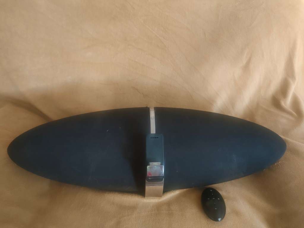 Bowers & Wilkins Zeppelin Air iPod speaker with Apple airplay, remote control included