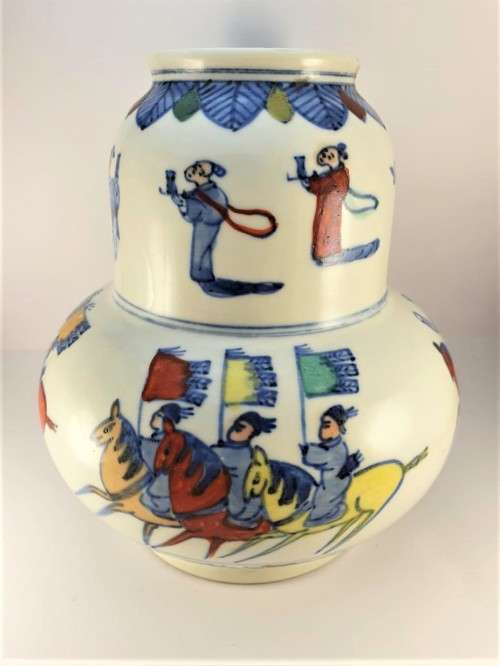 Chinese Wucai double gourd wine vessel. Excellent condition