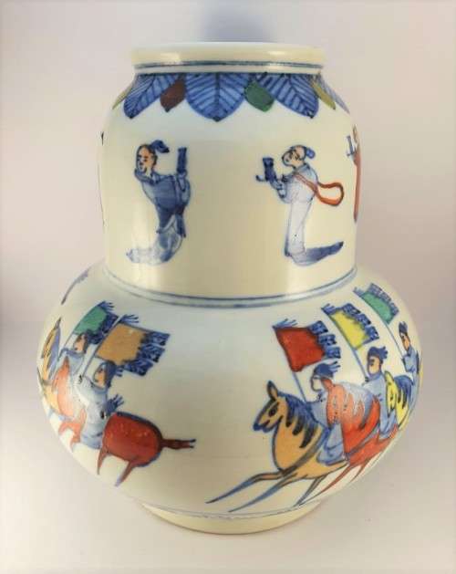 Chinese Wucai double gourd wine vessel. Excellent condition