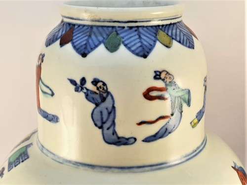 Chinese Wucai double gourd wine vessel. Excellent condition