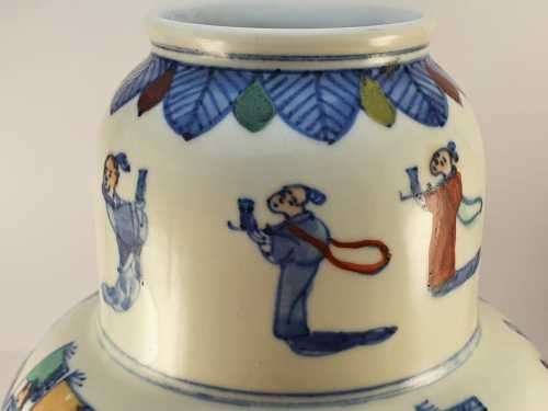 Chinese Wucai double gourd wine vessel. Excellent condition