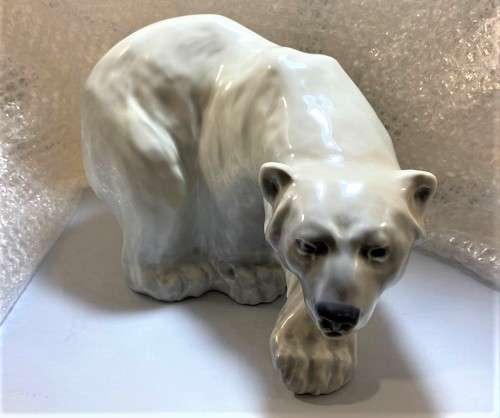 Porcelain figurine `White polar bear standing`. Denmark, Royal Copenhagen #1137