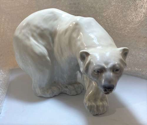 Porcelain figurine `White polar bear standing`. Denmark, Royal Copenhagen #1137