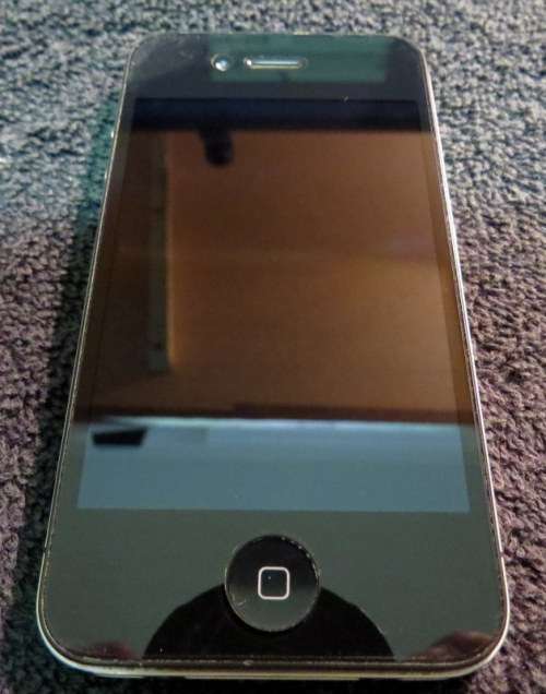 iPHONE 4S In a very good condition please read!
