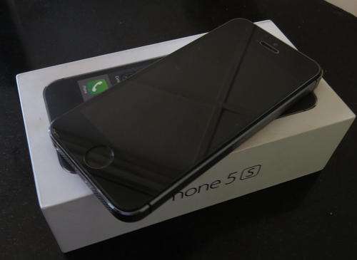 iPhone 5s with accessories in a box! XMAS gift!!