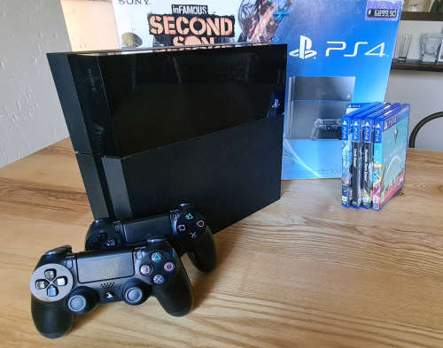 Playstation 4 500GB Console Bundle