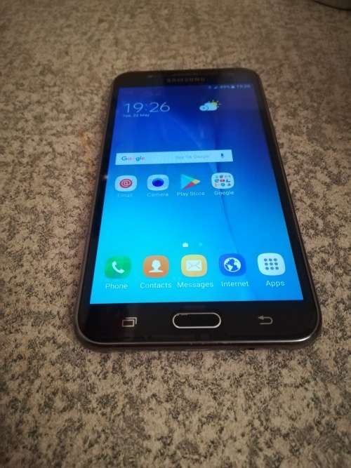 J7 PRO DUAL SIM IN VERY GOOD CONDITION