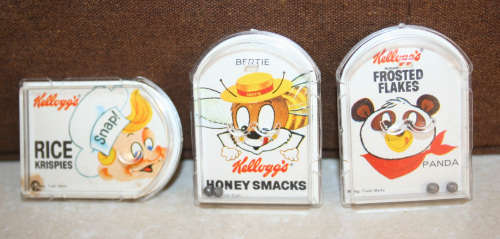 lot of 3 KELLOGGS BREAKFAST CEREAL little games from 1970s Rice Crispies Frosted Flakes Honey Smacks