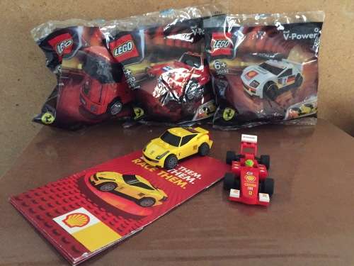 LEGO SHELL FERRARI lot of 5 - 2 cars loose and 3 mint in sealed bags with promo start track leaflet.