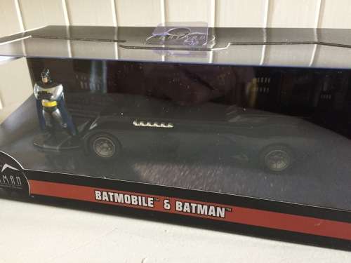 BATMAN Animated series 1993 Batman Figure and Batmobile boxset - Jada Toys
