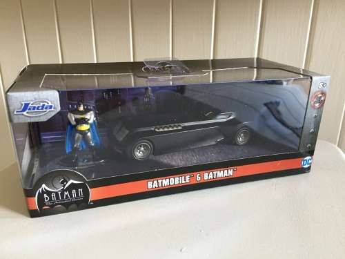BATMAN Animated series 1993 Batman Figure and Batmobile boxset - Jada Toys