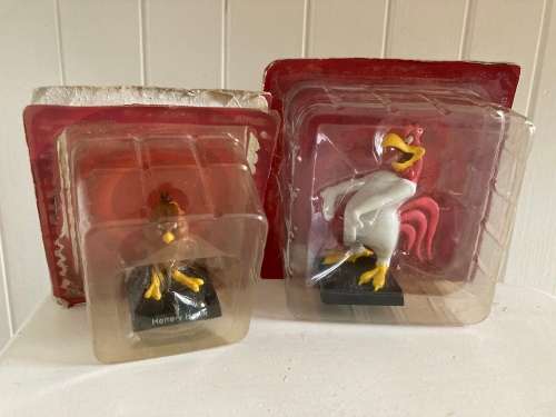 Looney Tunes statuettes Foghorn Leghorn and Henry Chicken Hawk with packaging boxes