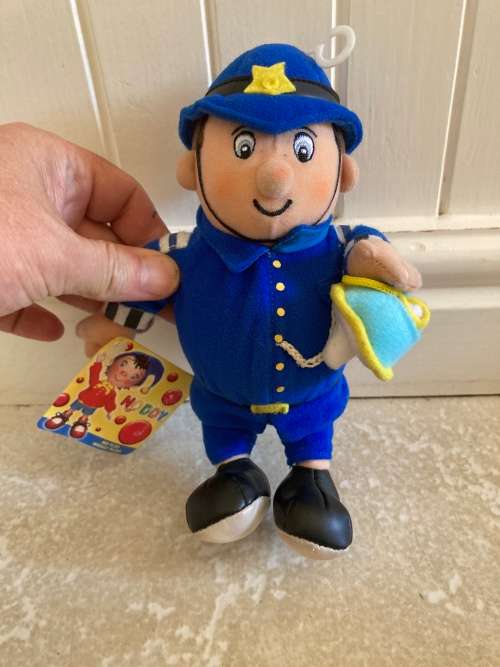 Noddy MR PLOD plush toy - detailed outfit